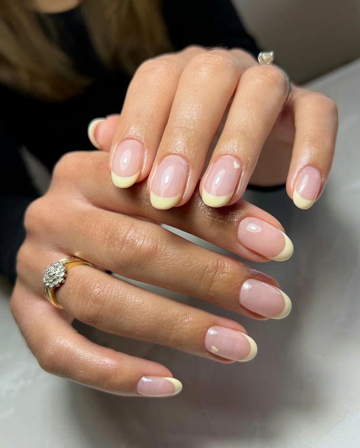 mẫu nail móng bầu đơn giản mà đẹp
