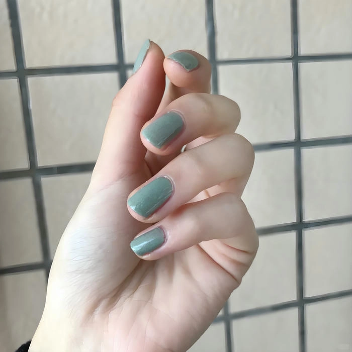 mẫu nail móng ngắn màu xanh ngọc