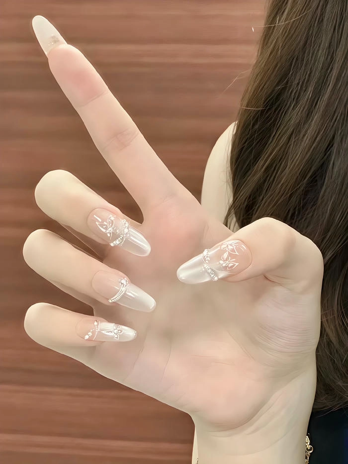 mẫu nail móng tay dài dịu dàng
