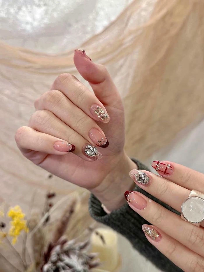 mẫu nail ngắn đính đá