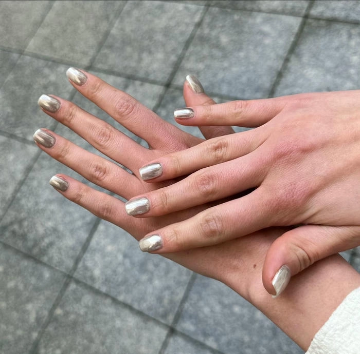 mẫu nail ngắn tráng gương trơn