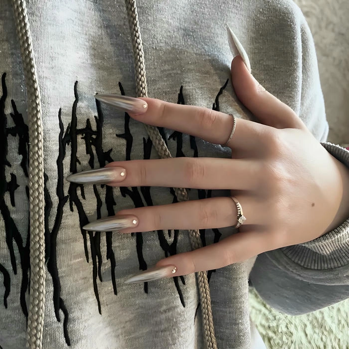 mẫu nail nhọn tráng gương sang chảnh