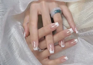 mẫu nail sơn đầu móng trắng đơn giản phong cách pháp