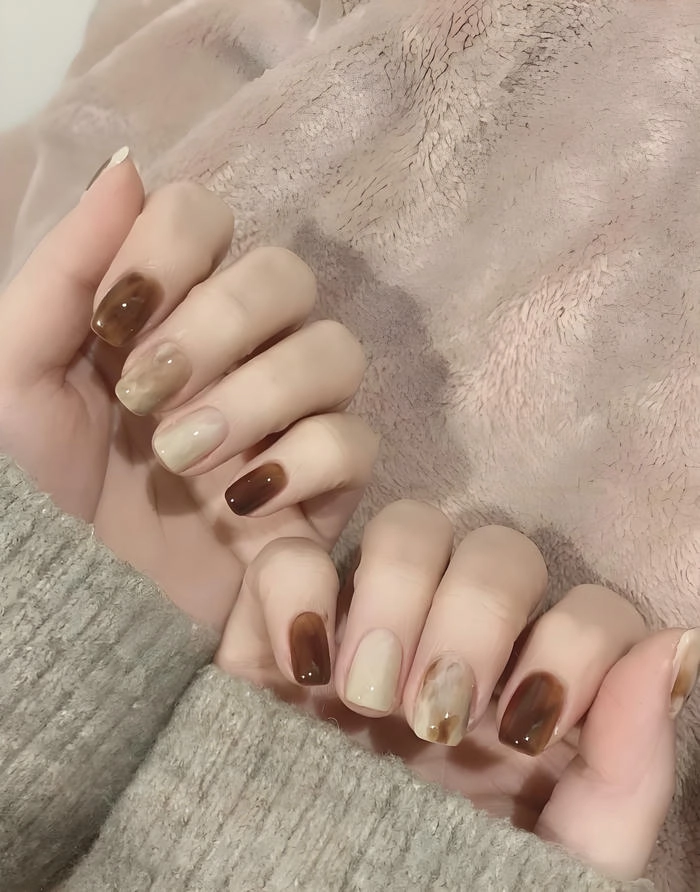 mẫu nail sơn màu nâu cà phê đơn giản nhất