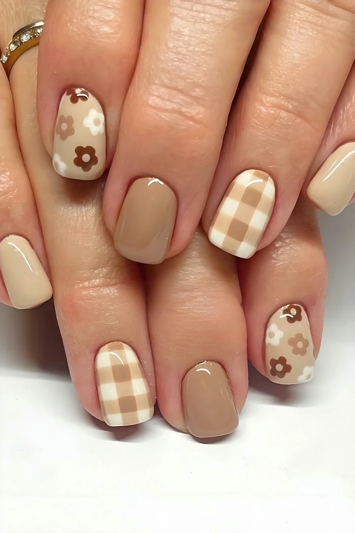 mẫu nail sơn màu nâu cà phê sữa