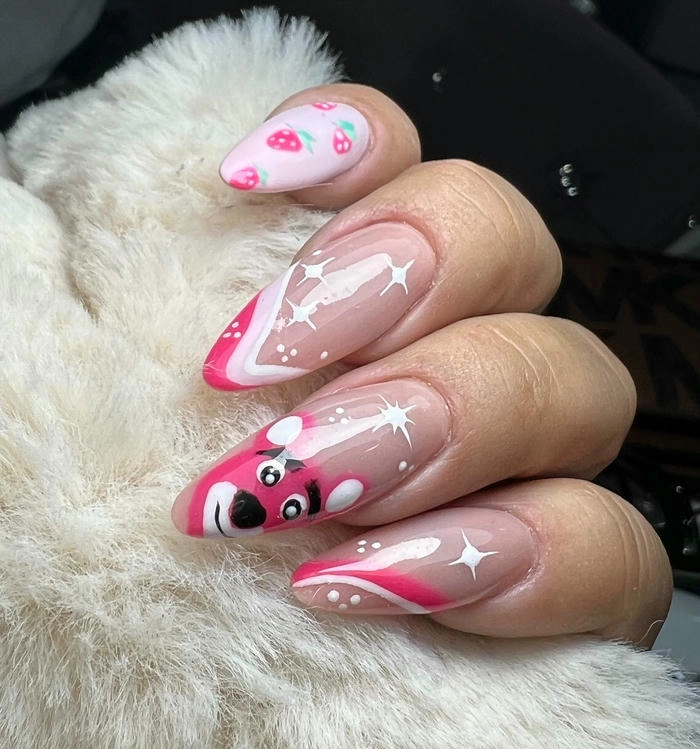 mẫu nail tay hồng gấu dâu móng nhọn