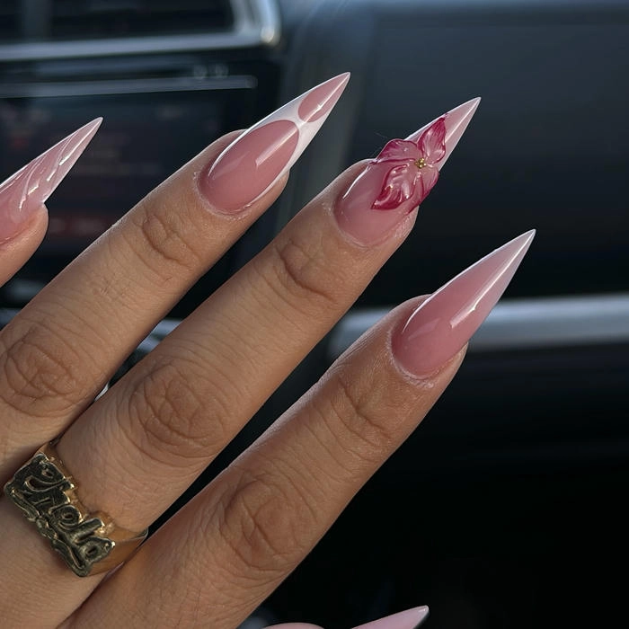 mẫu nail tay nhọn màu hồng
