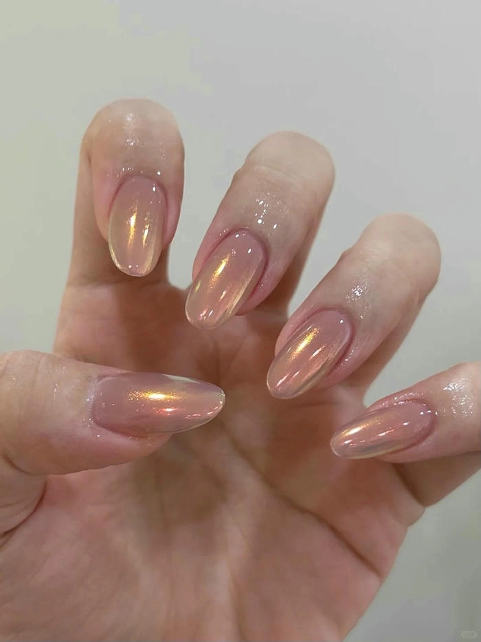 mẫu nail tráng gương dịu dàng