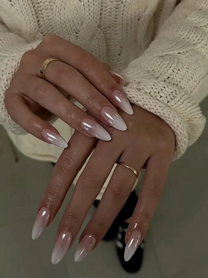 mẫu nail tráng gương màu hồng sữa