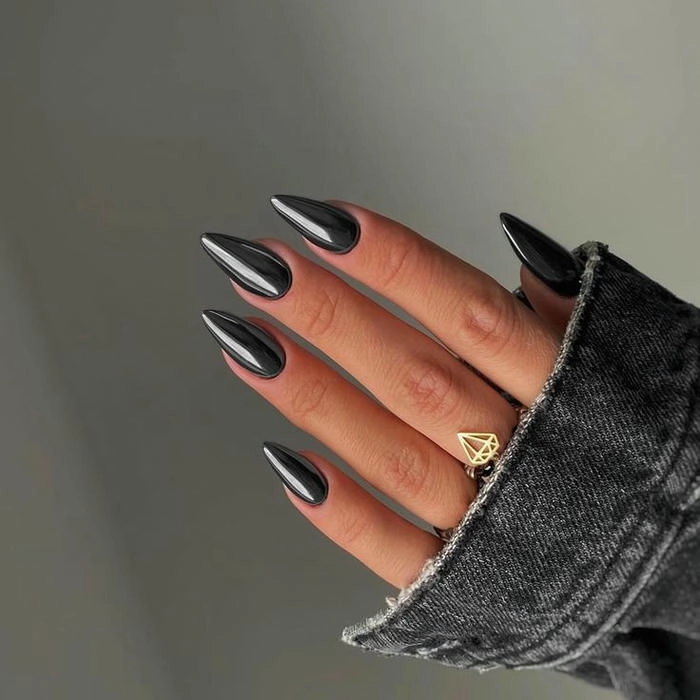 mẫu nail tráng gương màu xám đen