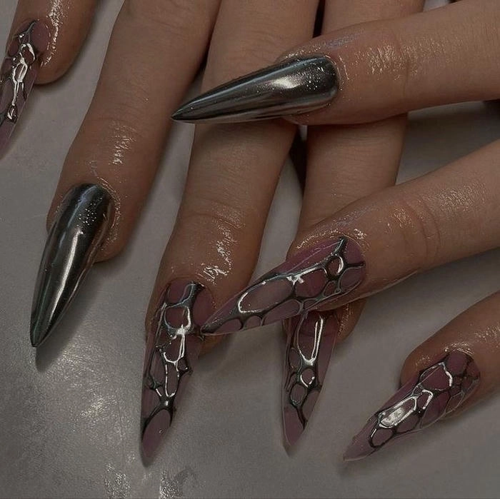 mẫu nail tráng gương phong cách