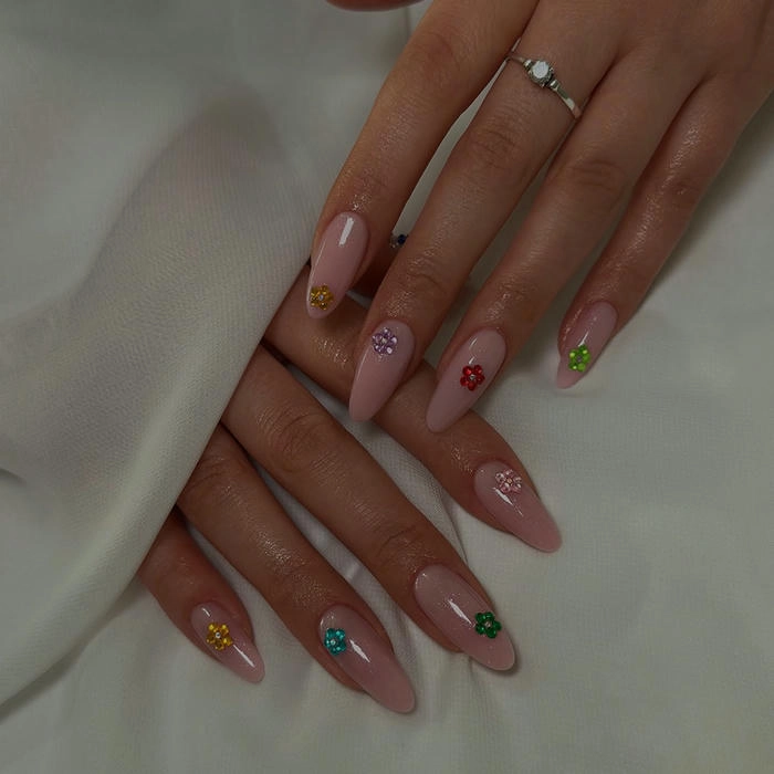 mẫu nail tròn nhọn dịu dàng