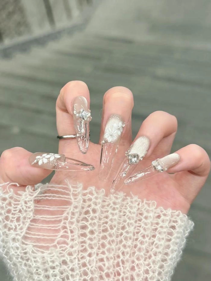 mẫu nail trong suốt siêu đẹp