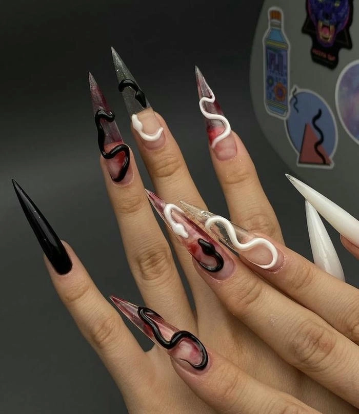 mẫu nail vẽ hình con rắn