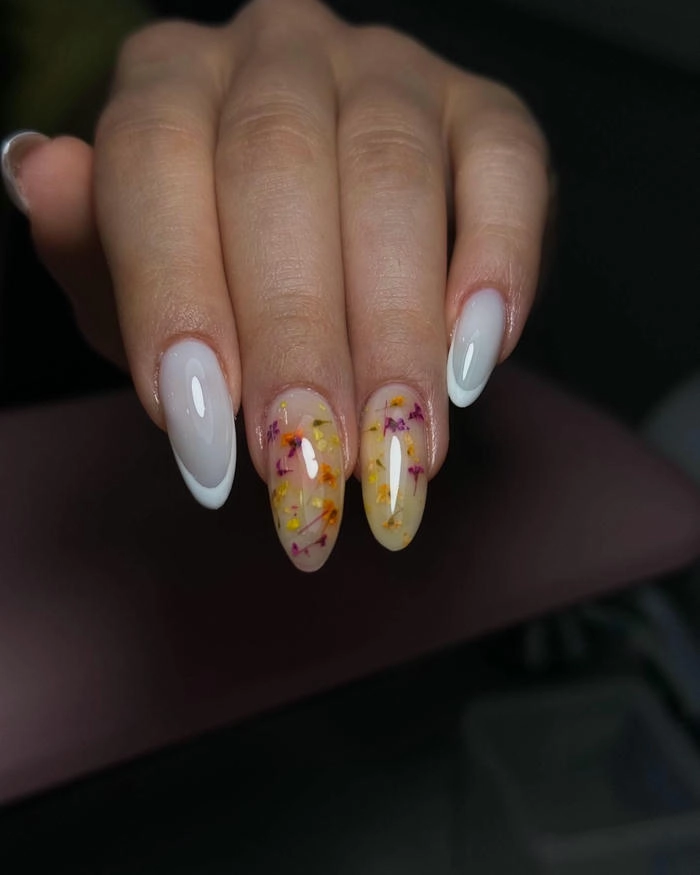 mẫu nail vẽ hoa nhẹ nhàng đơn giản