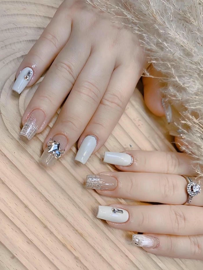 mẫu nail vuông đính đá