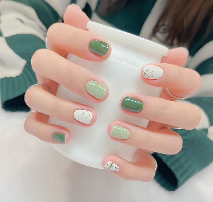 mẫu sơn móng tay pastel màu xanh