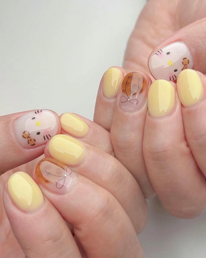 móng cho bé gái cute màu vàng