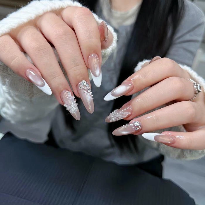 móng tay đính đá đẹp nhất