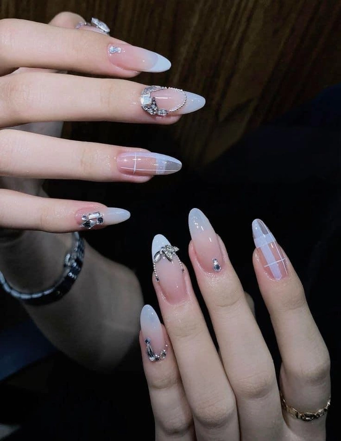 móng tay giả đính đá