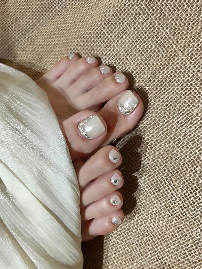 nail chân đính charm lấp lánh