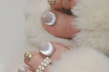 192+ mẫu nail chân mắt mèo lấp lánh siêu xinh, siêu trendy