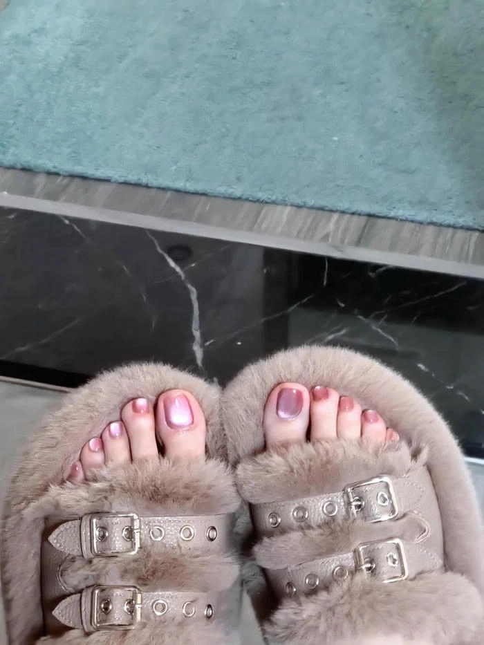 nail chân mắt mèo siêu đẹp màu hồng nhạt