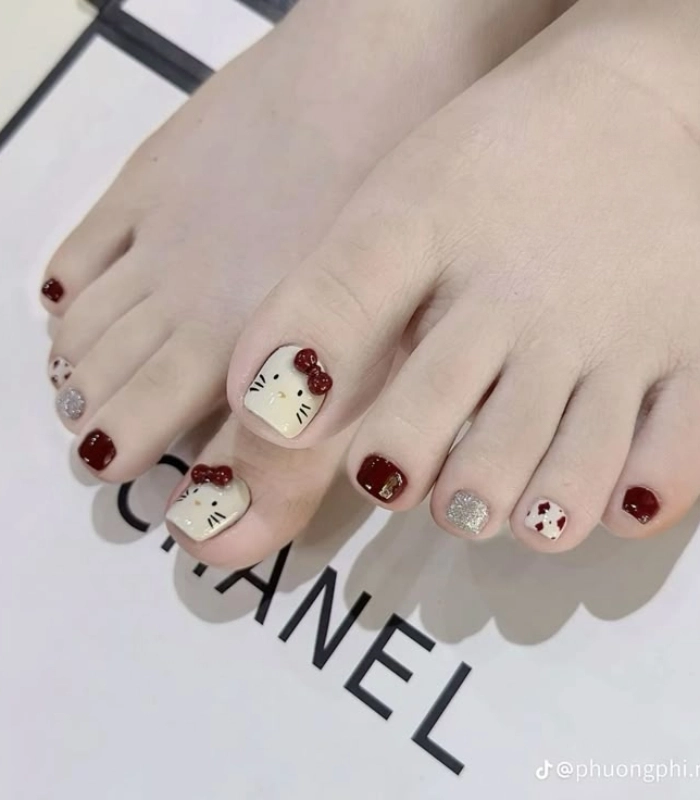 nail chân màu đỏ trắng đáng yêu