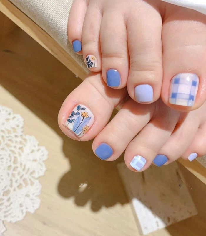 nail chân màu xanh dương nhạt lấp lánh