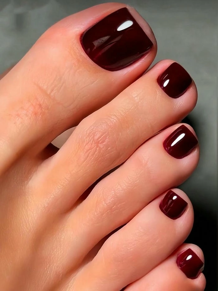 nail chân sơn màu đỏ trơn