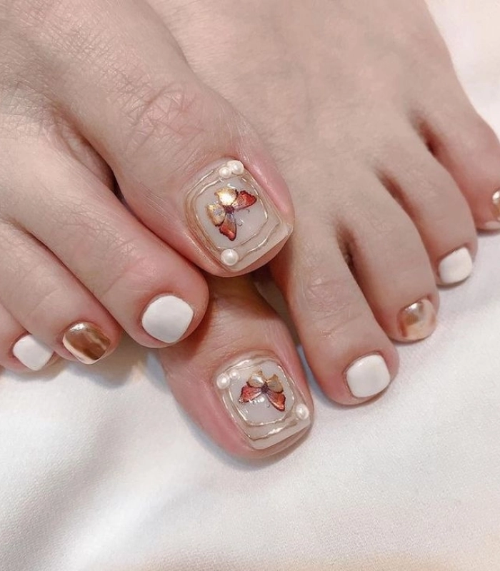 nail chân tráng gương họa tiết ấn tượng