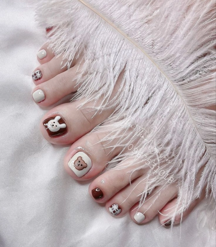 nail chân vẽ gấu sáng tạo