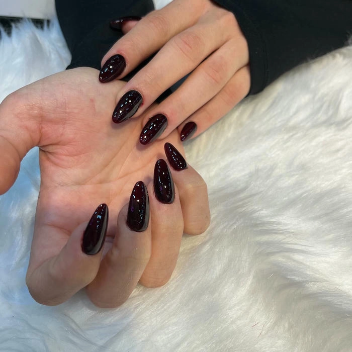 nail màu cherry đỏ thẫm