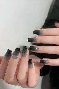 nail màu xám pha đen