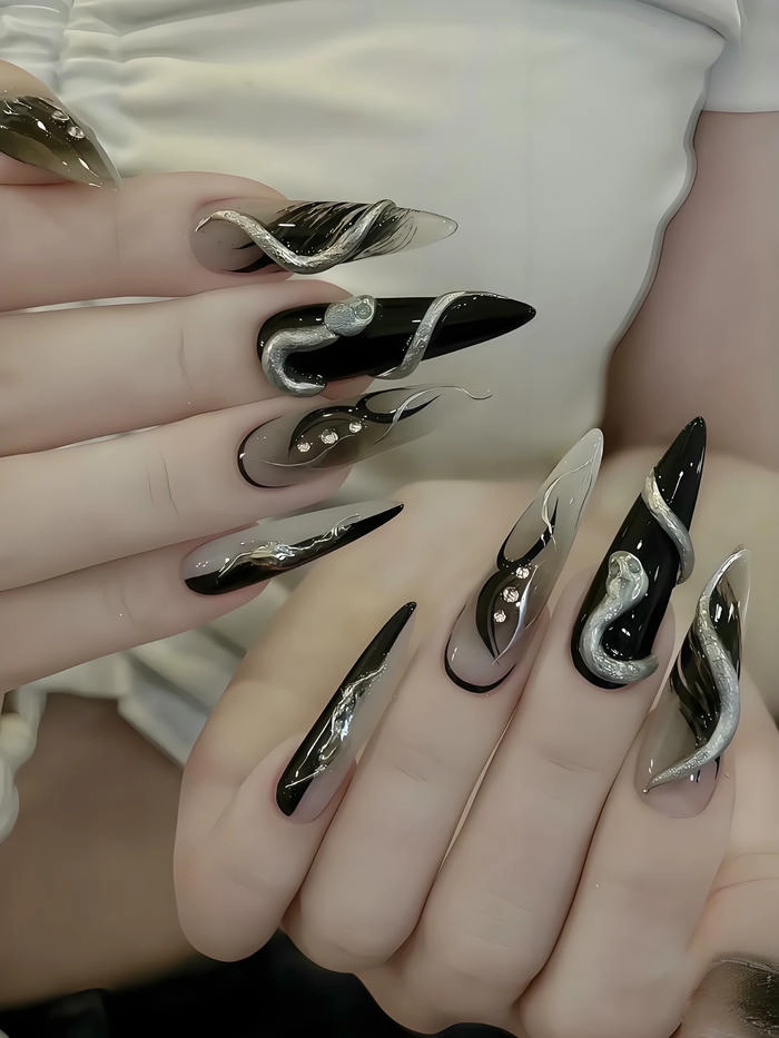 nail rắn cá tính
