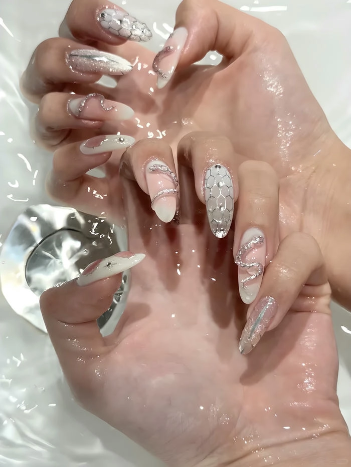nail rắn đẹp màu hồng sáng tạo