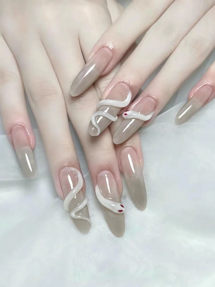 nail rắn đơn giản