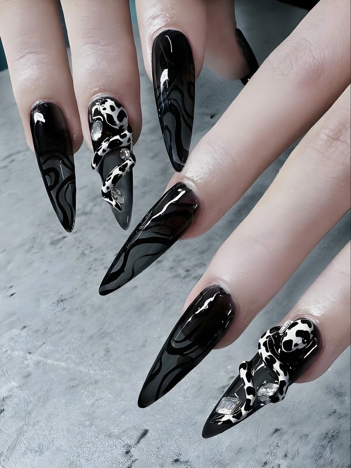 nail rắn ngầu