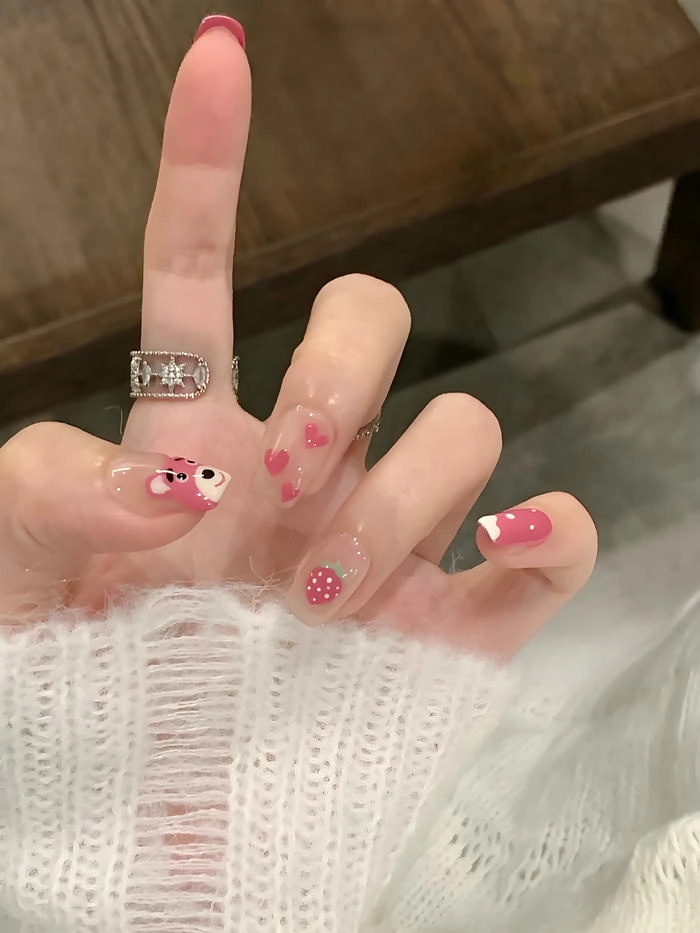 nail tay hồng gấu dâu nhẹ nhàng
