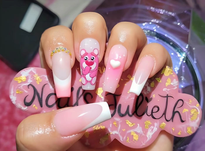 nail tay móng vuông vẽ gấu dâu