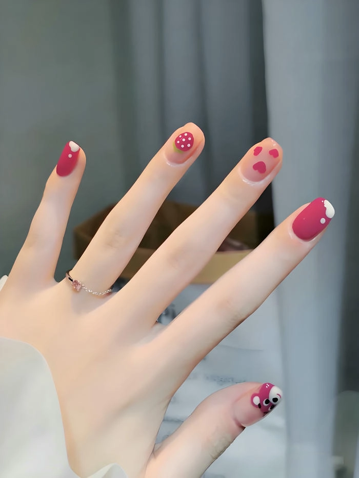 nail tay vẽ gấu dâu