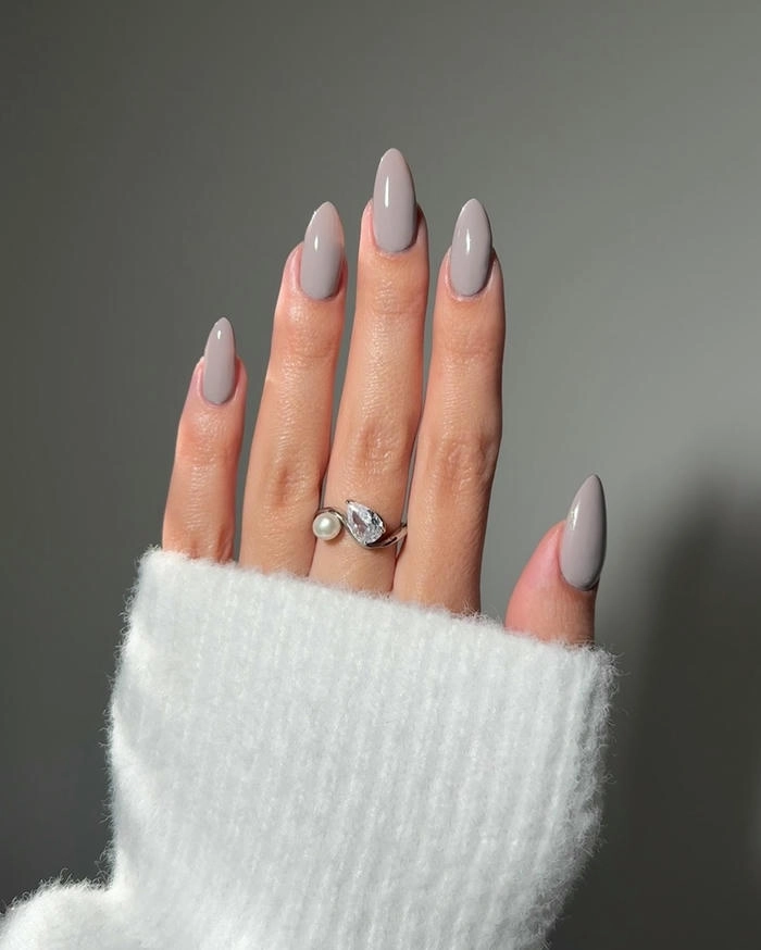 nail tròn nhọn màu xám