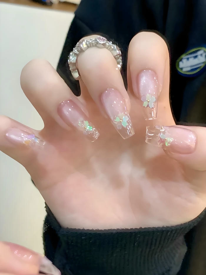nail trong suốt gắn hoa