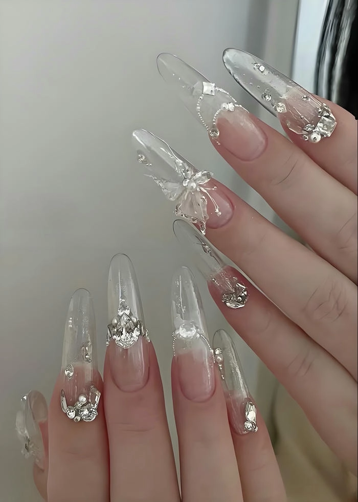 nail trong suốt