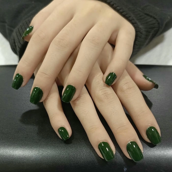 nail xanh lá sơn trơn đơn giản