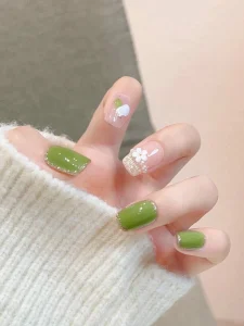 nail xanh lá vẽ hoa