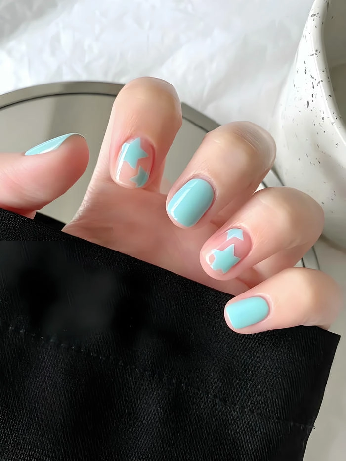 sơn móng tay màu xanh pastel