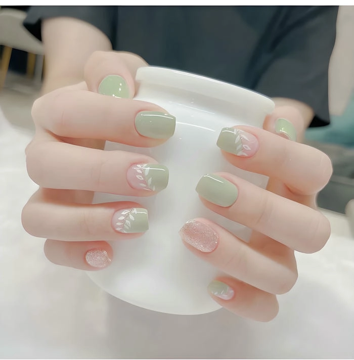 sơn móng tay pastel đơn giản