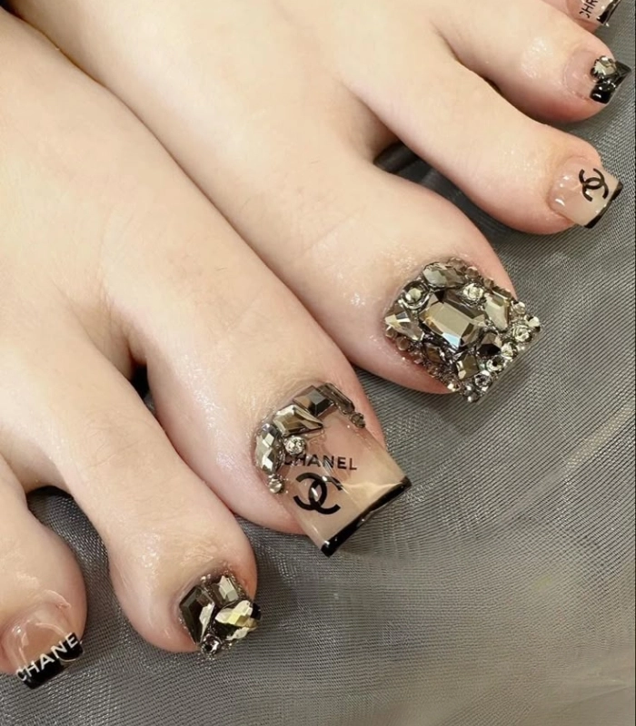 Bộ nail chân chanel quyến rũ