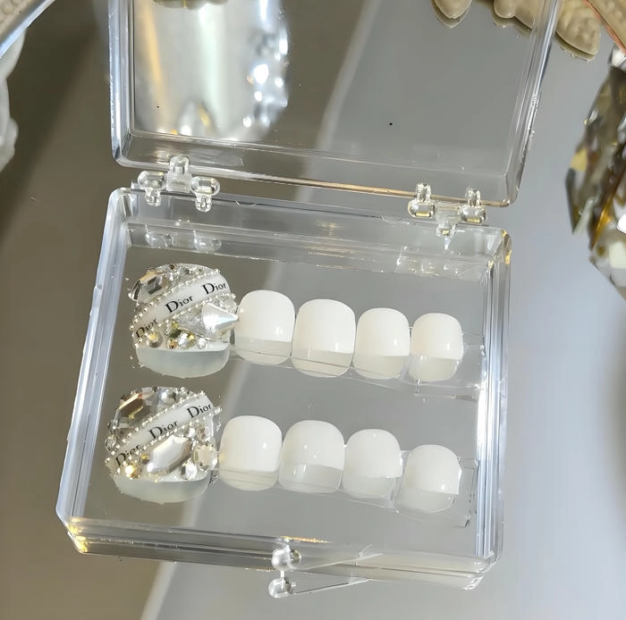 Bộ nail chân đơn giản mà xinh